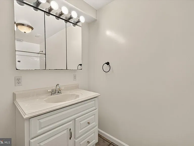6430 Bellevue Pl — Photo 37