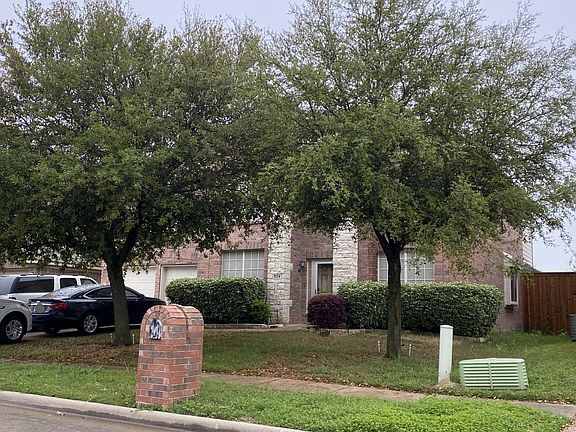 3rd image of 824 Mulberry Ln