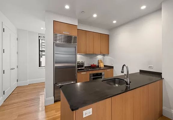 3rd image of 71 Nassau St APT 11A