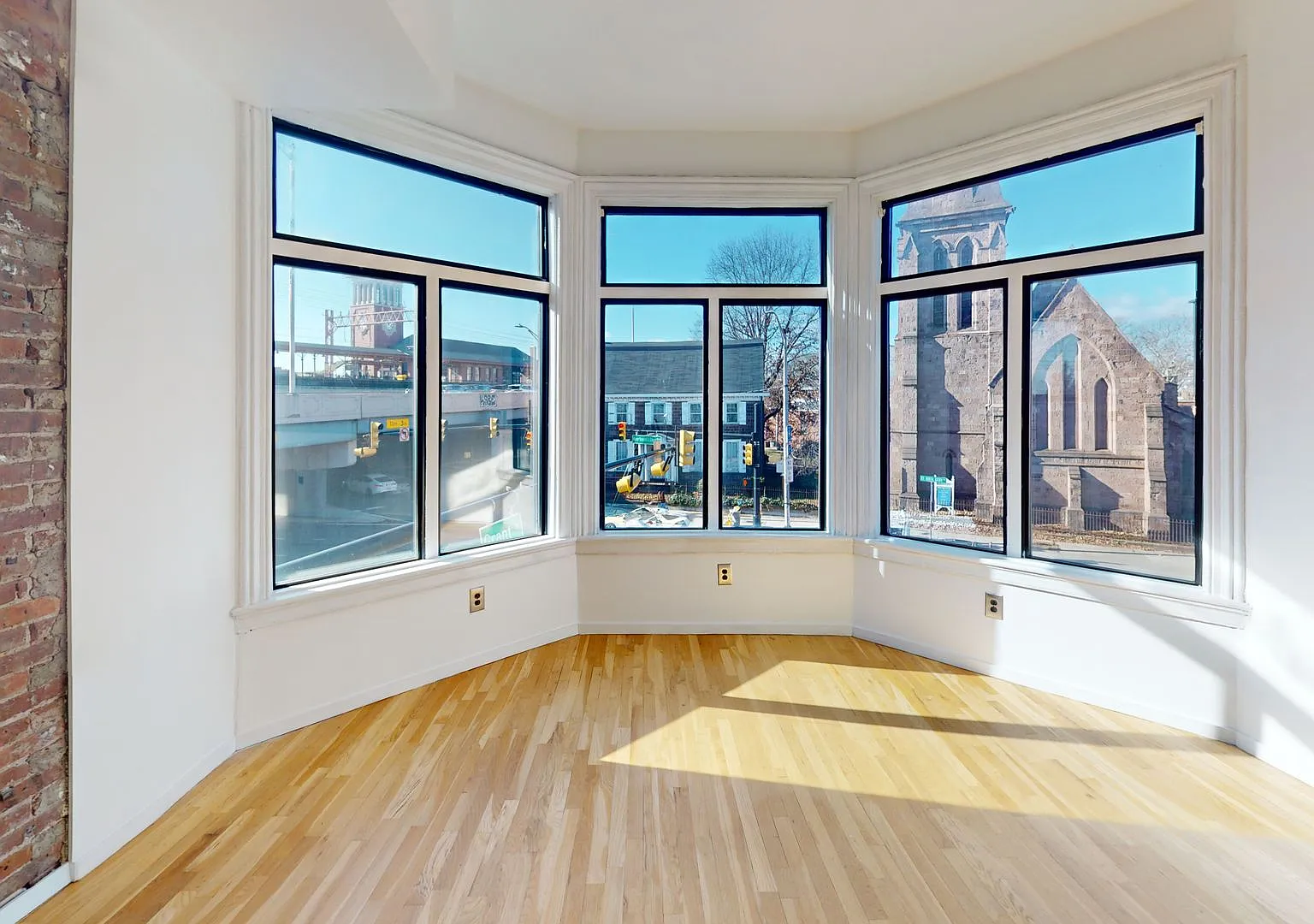 402 Broad St — Photo 2