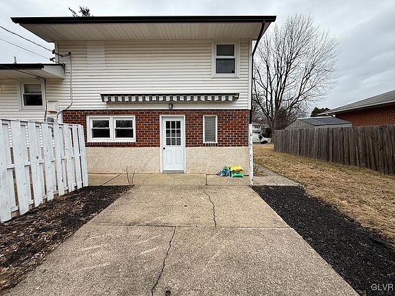 2nd image of 2044 Johnston Dr
