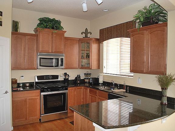 Kitchen - Granite counters