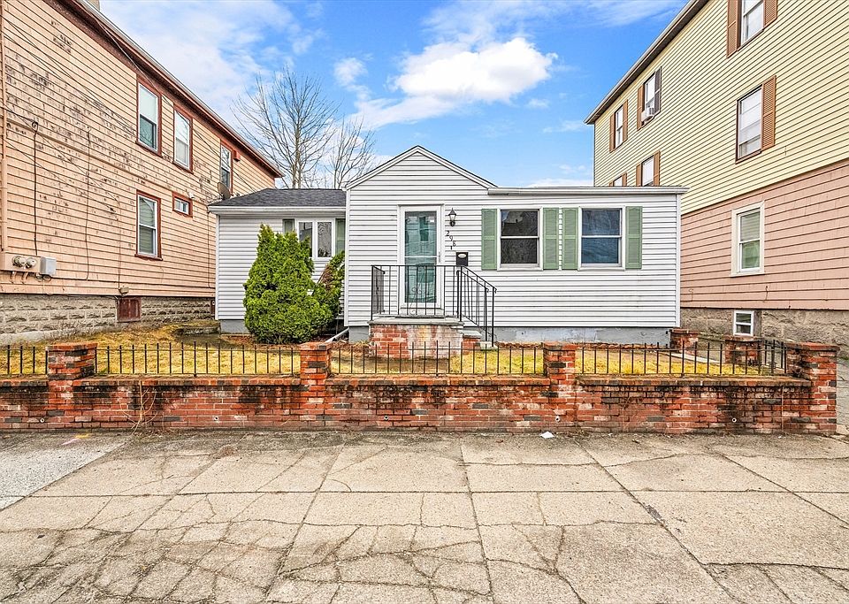 1st image of 298 Collette St