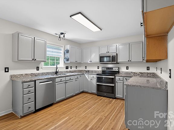 5th image of 1539 Breckenwood Dr