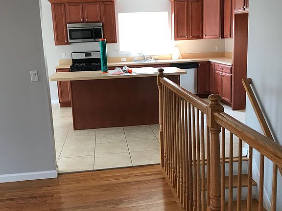 5th image of 290 Bayview Ave