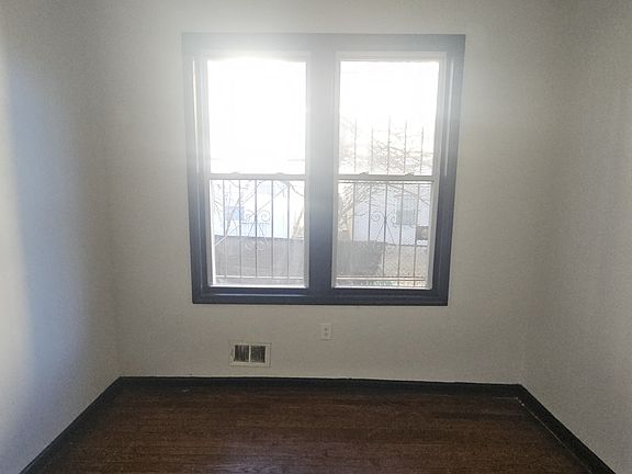 5th image of 25 Aldine St #A