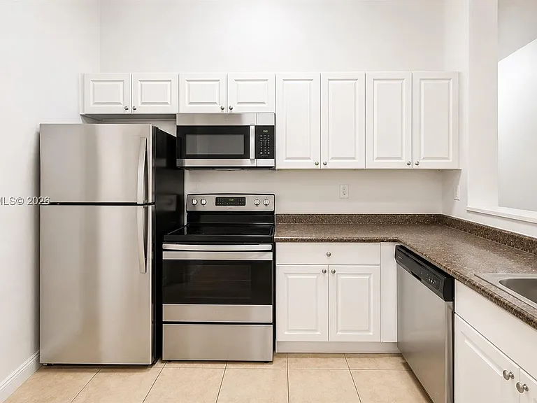 1652 SE 28th St #200 — Photo 8