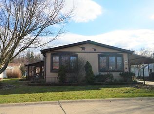 17 Lees Ln #17, Olmsted Falls, OH 44138