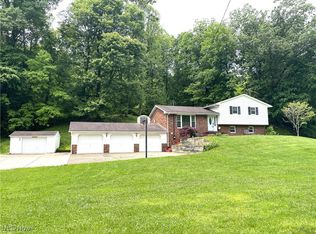 1355 Congress Rd, Belpre, OH 45714