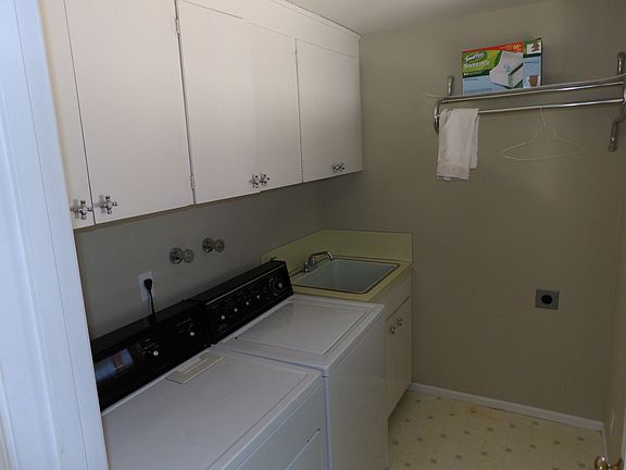 3rd image of 2221 79th Ave NE