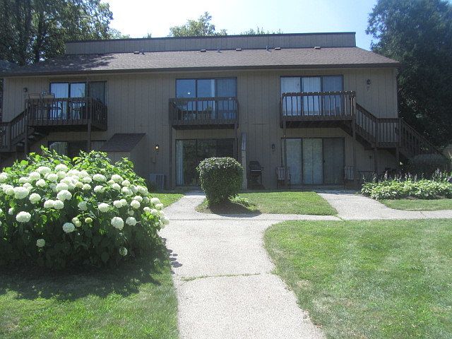1st image of 25 Jamaica Colony APT 3