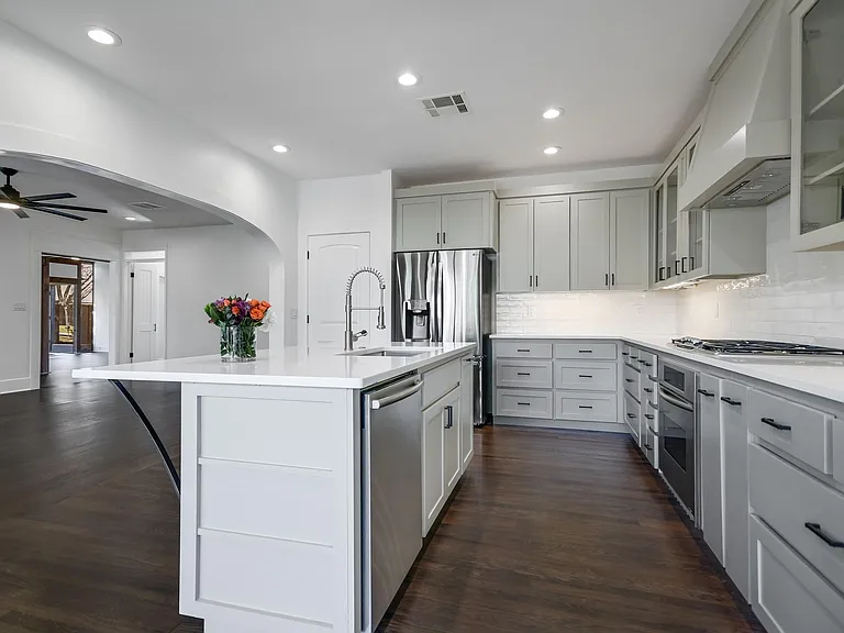 2704 Oakhurst Ave — Photo 9