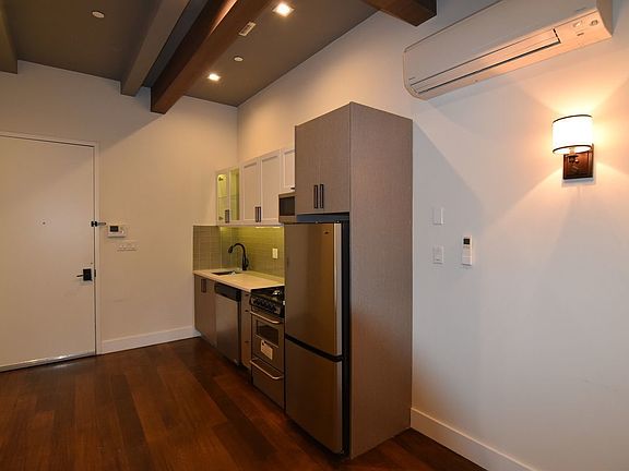 2nd image of 533 Park Pl #1G