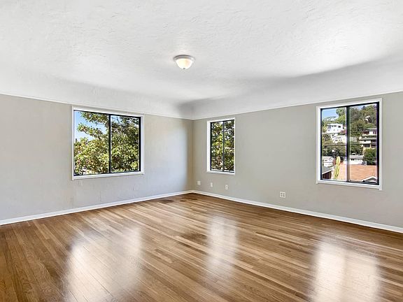 2nd image of 1900 Griffith Park Blvd