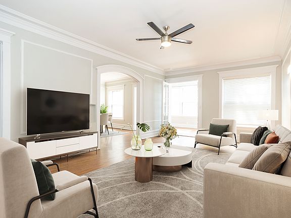 3rd image of 754 W Buena Ave #1W