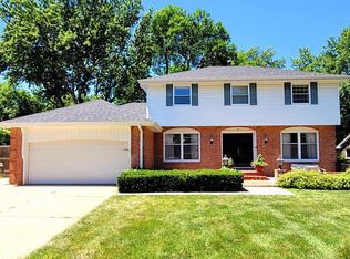 1111 Coachmans Dr, Lincoln, NE 68510