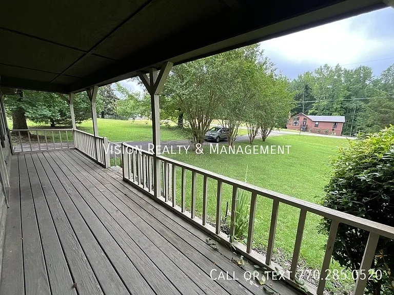 106 Barton Ln — Photo 31
