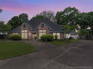 8704 S Delaware Pl, Tulsa, OK 74137