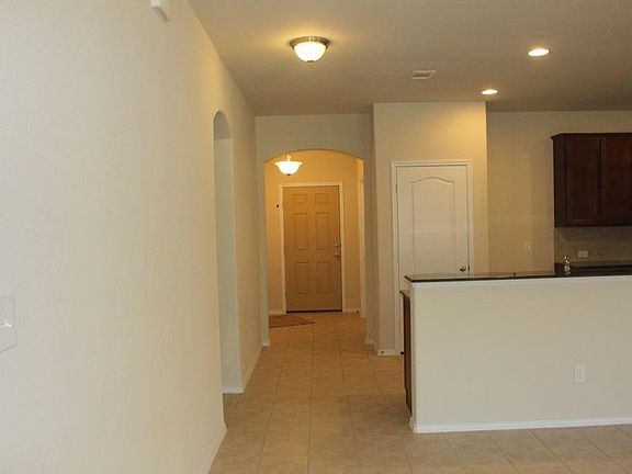 4th image of 2789 Crescent Lake Dr