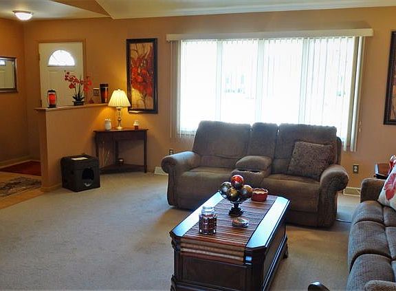 3rd image of 834 Covey Ln