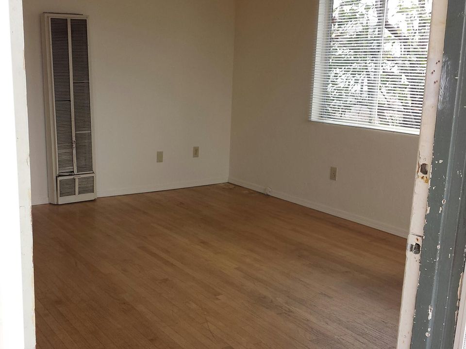 2nd image of 4413 Dawes St