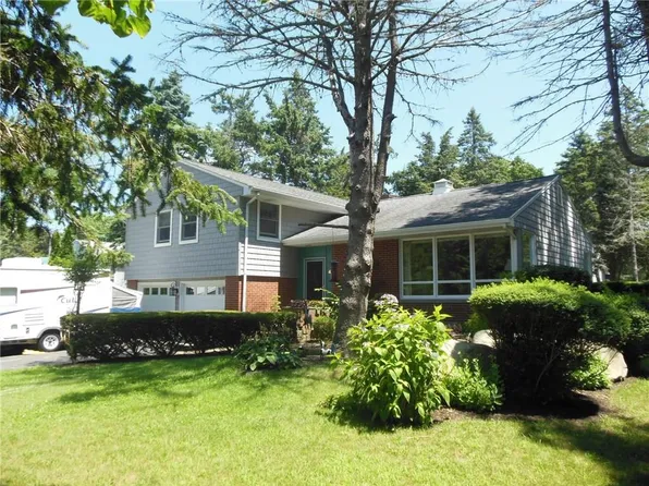 4 Fairfield Dr, Westerly, RI 02891