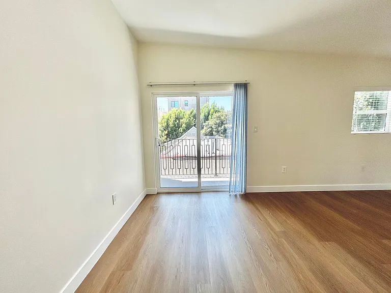 1917 Santa Ynez St — Photo 21