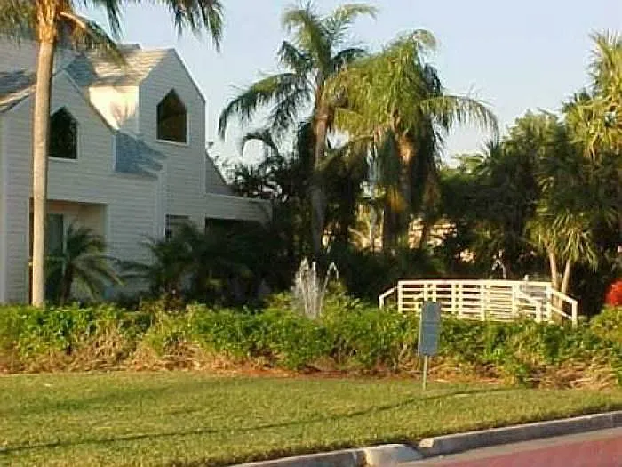 3437 NW 44th St
