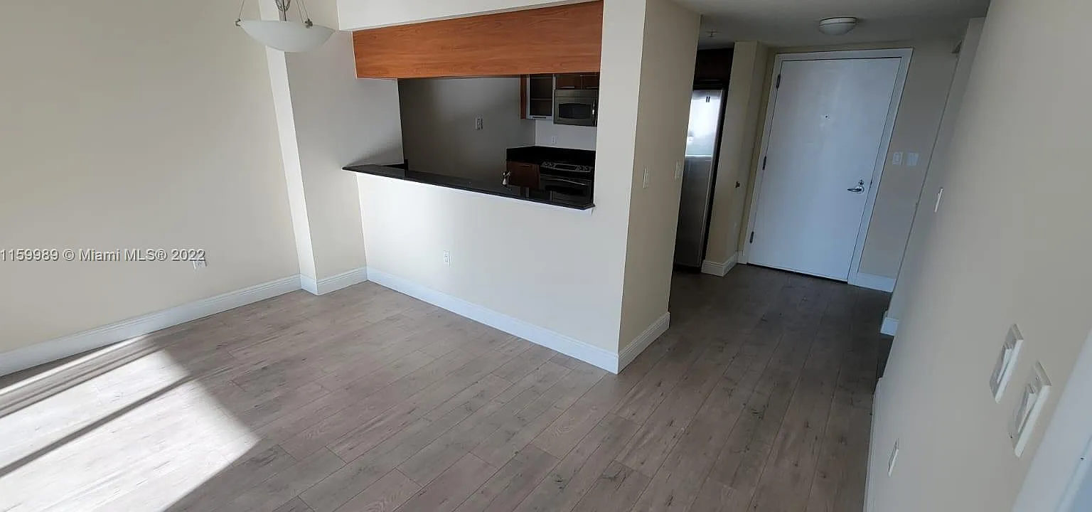 1 bed, 842 sqft, $2,700 — Photo 4