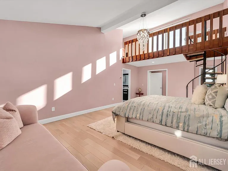 950 Sunset Rdg — Photo 40