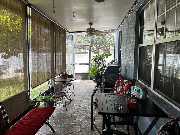 4th image of 424 Vine Cliff St