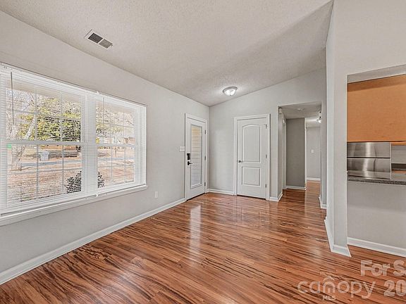 3rd image of 2728 Studley Rd