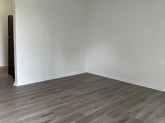 4th image of 4138 Cresthill Dr #15