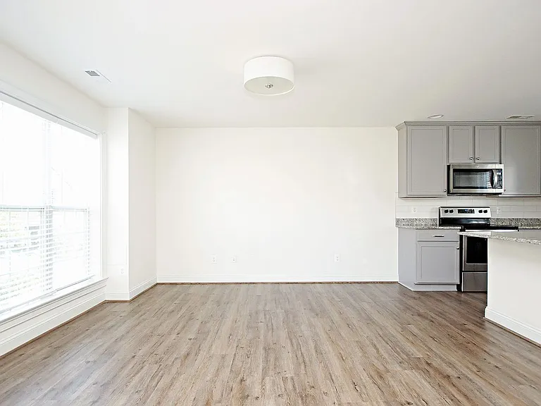 665 Wheatfield Ct — Photo 3