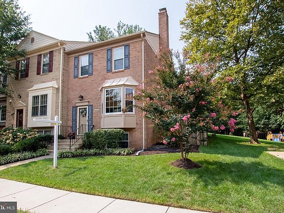 2nd image of 4848 Treasure Ct