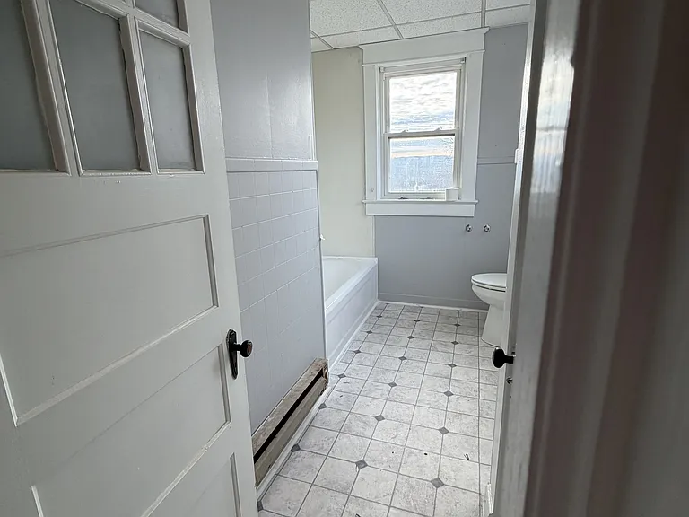 727 Kensington Ave #D — Photo 8