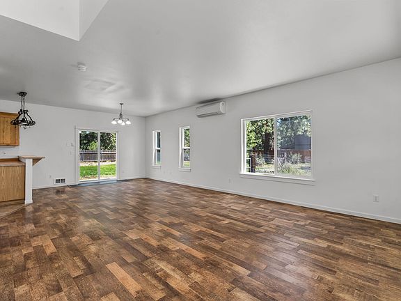 5th image of 60180 Pawnee Rd