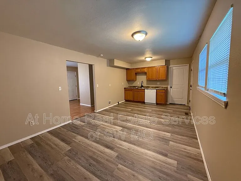 1426 W State St — Photo 5