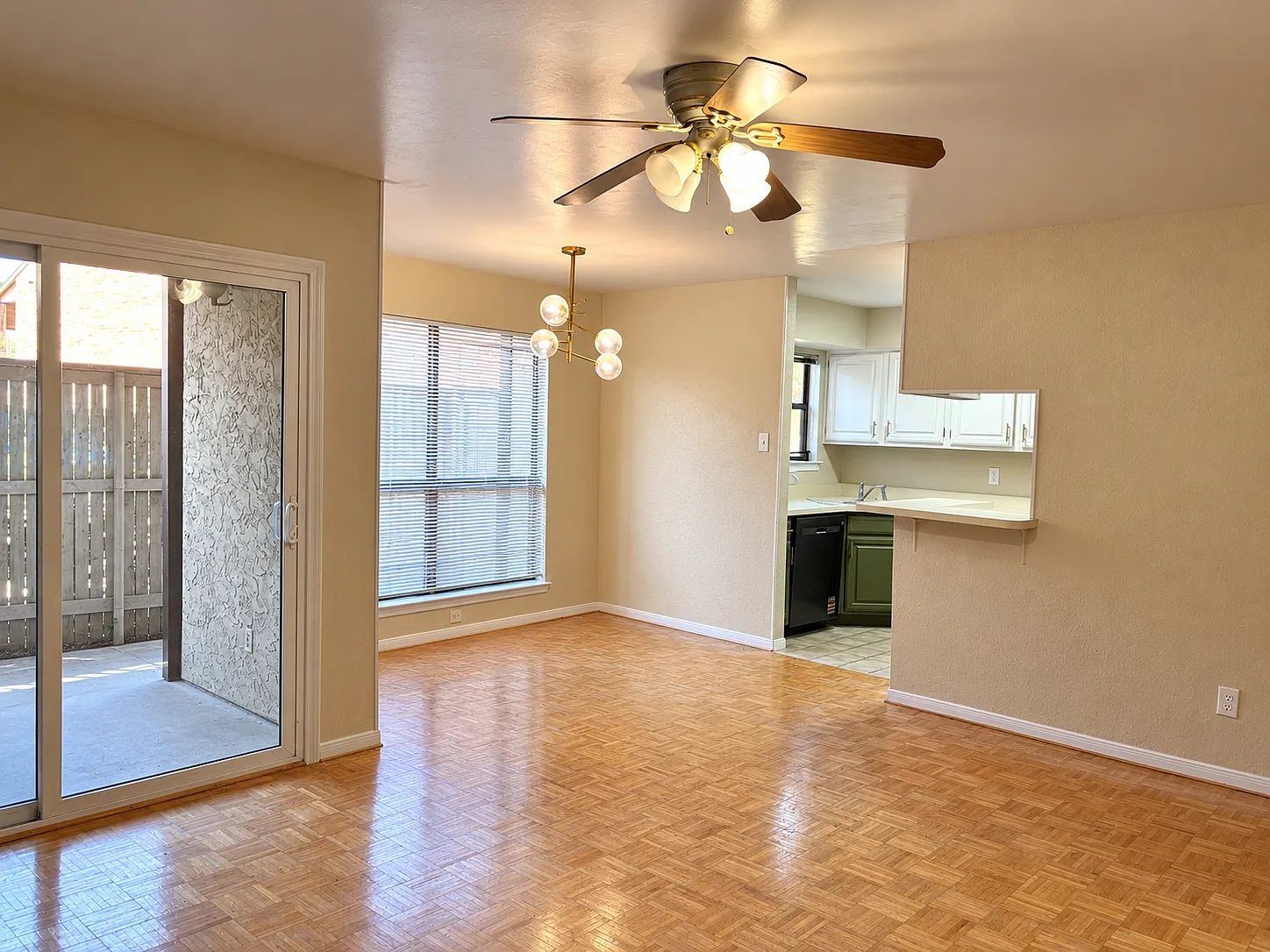 2 bed, 963 sqft, $1,650 — Photo 3