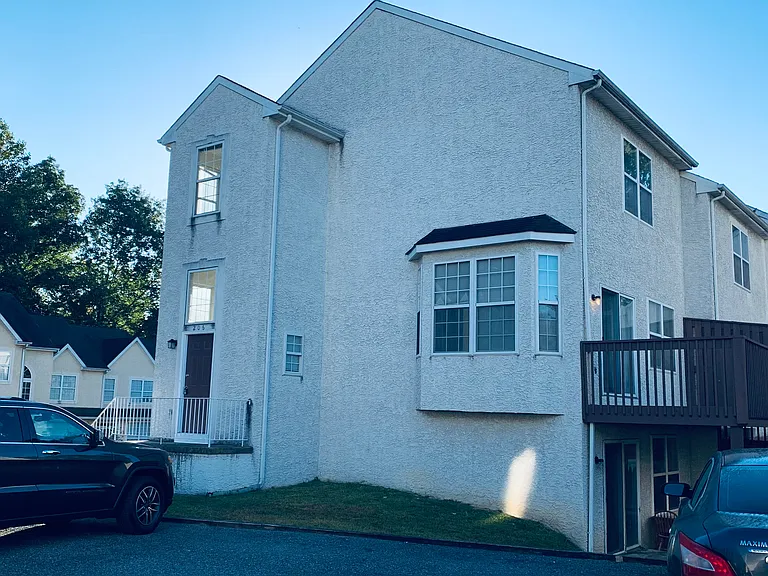 206 Thomas Ln S — Photo 3