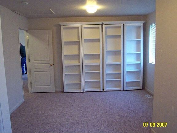 Bed/craft Rm w sliding shelves