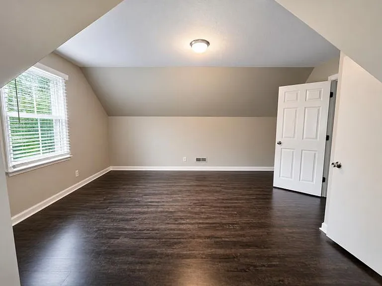 125 Mossland Dr — Photo 25