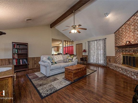 2nd image of 1511 S Heritage Cir