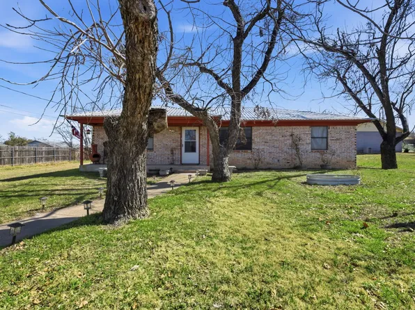 504 N Hall St, Hamilton, TX 76531