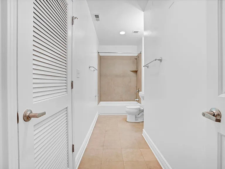 828 W Grace St #1503 — Photo 6