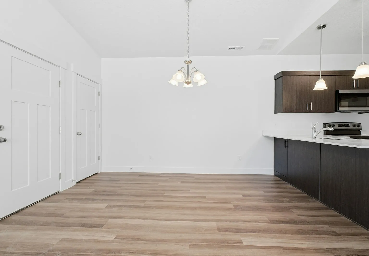 882 N Coulsen Dr. J303 — Photo 3