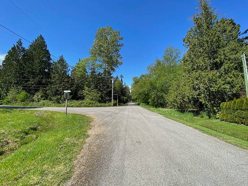 2nd image of 2175 Fox Hole Rd
