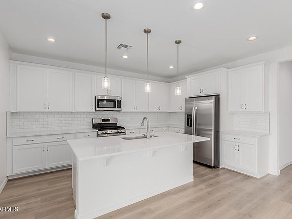 3rd image of 19565 W CAMBRIDGE Avenue