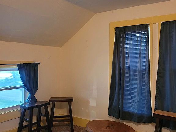 4th image of 206 Elm St