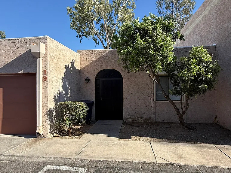 1949 N Swan Rd #19 — Photo 1